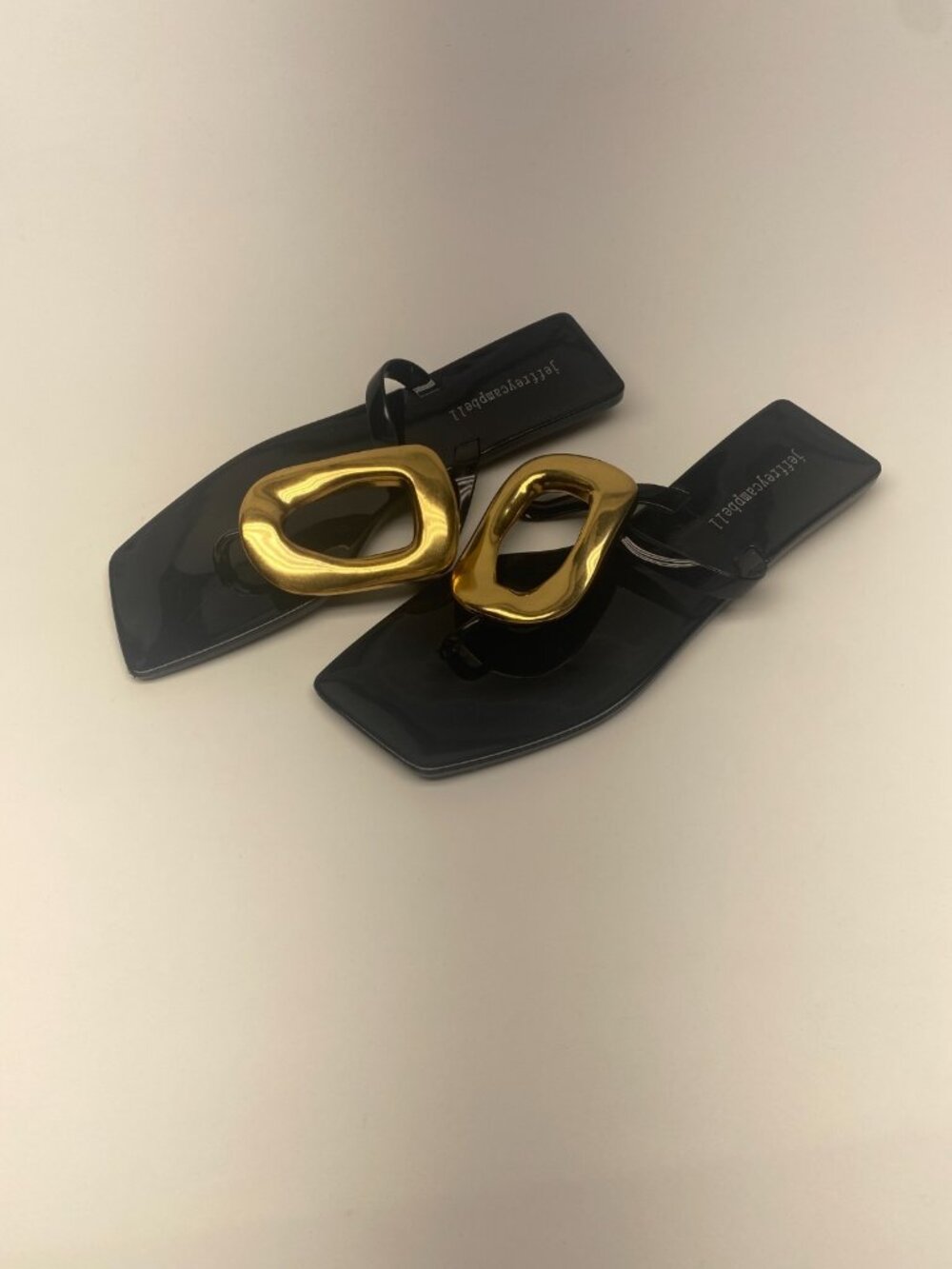 Jeffrey Campbell Women's Linques Black Rubber Thong Sandals Sz 7 - Picture 7 of 8
